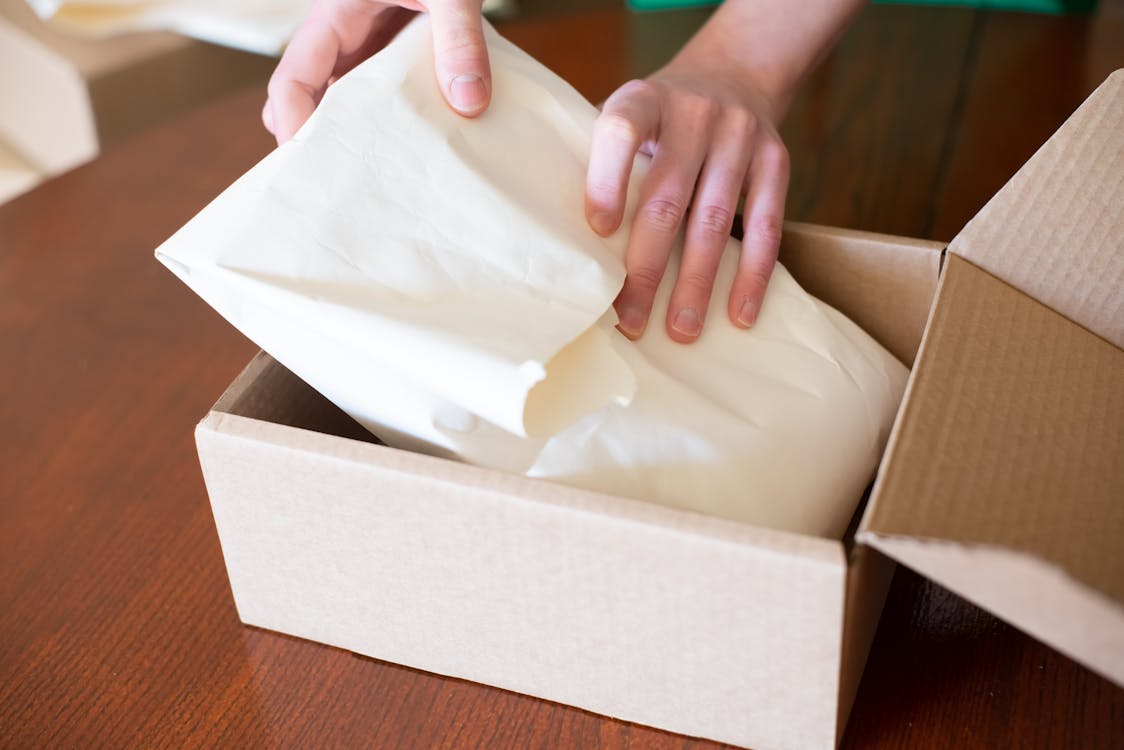 Double-box method diagram showing inner and outer boxes with cushioning layers